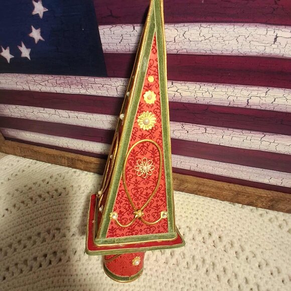 MUSICAL CHRISTMAS TREE DECOR-13" HIGH - Picture 4 of 7